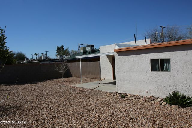 2320 N Camilla Boulevard, Tucson, AZ 85716