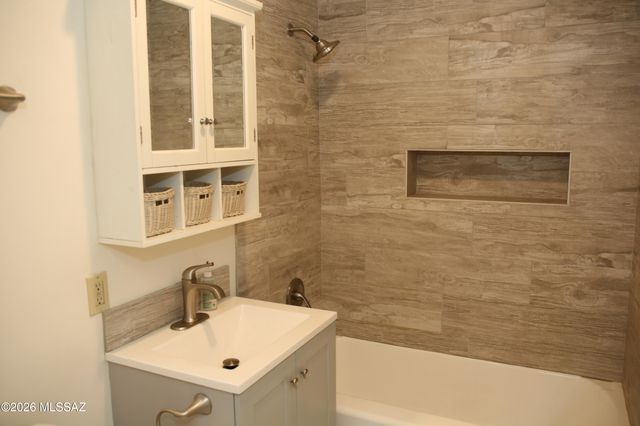 2320 N Camilla Boulevard, Tucson, AZ 85716