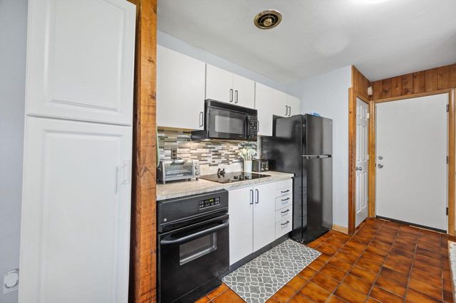 1025 W Riverview DRIVE, Glendale, WI 53209