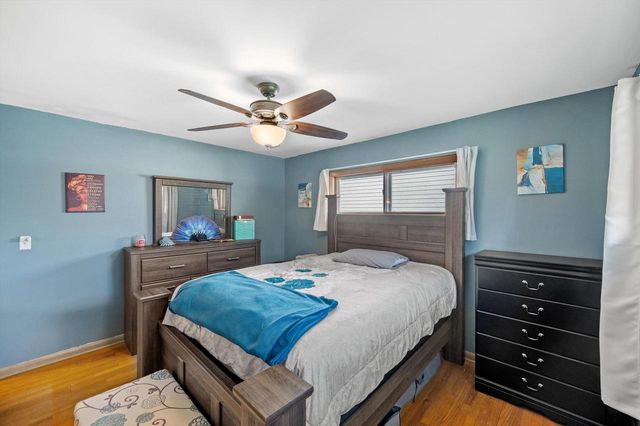 1025 W Riverview DRIVE, Glendale, WI 53209