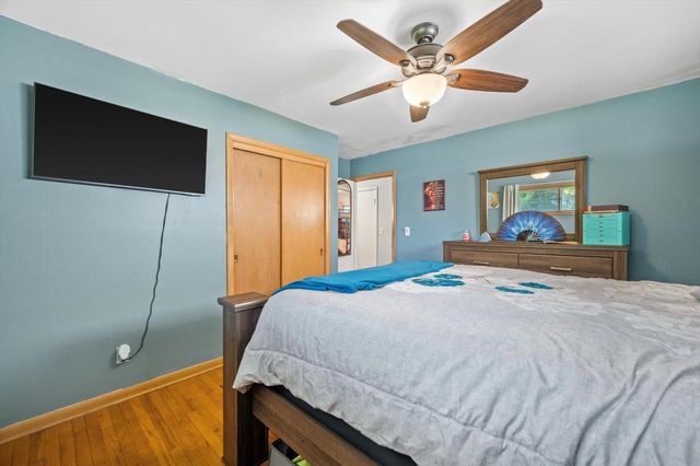 1025 W Riverview DRIVE, Glendale, WI 53209
