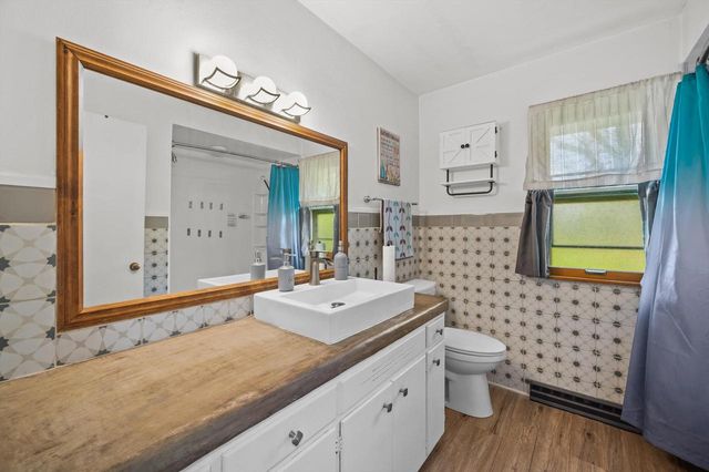 1025 W Riverview DRIVE, Glendale, WI 53209