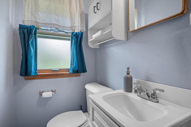 1025 W Riverview DRIVE, Glendale, WI 53209