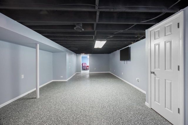 1025 W Riverview DRIVE, Glendale, WI 53209