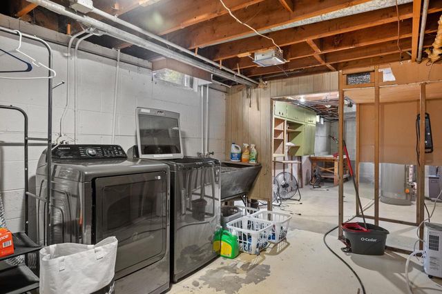 1025 W Riverview DRIVE, Glendale, WI 53209