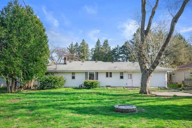 1025 W Riverview DRIVE, Glendale, WI 53209