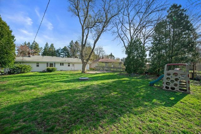 1025 W Riverview DRIVE, Glendale, WI 53209