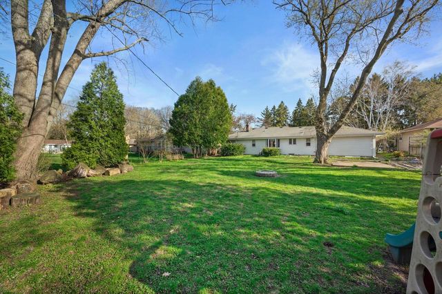 1025 W Riverview DRIVE, Glendale, WI 53209