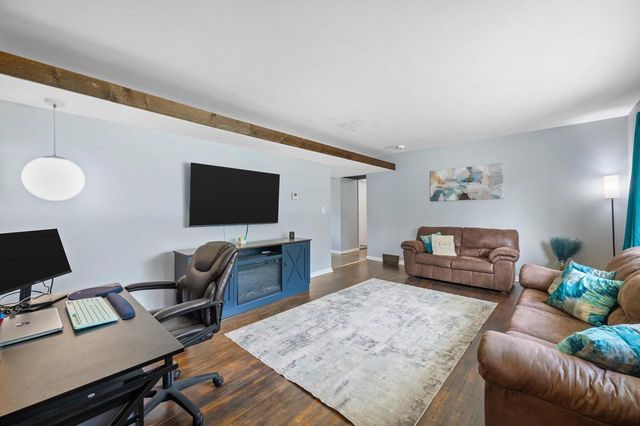 1025 W Riverview DRIVE, Glendale, WI 53209