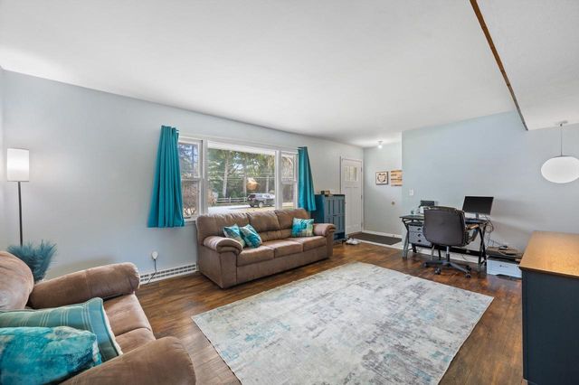 1025 W Riverview DRIVE, Glendale, WI 53209