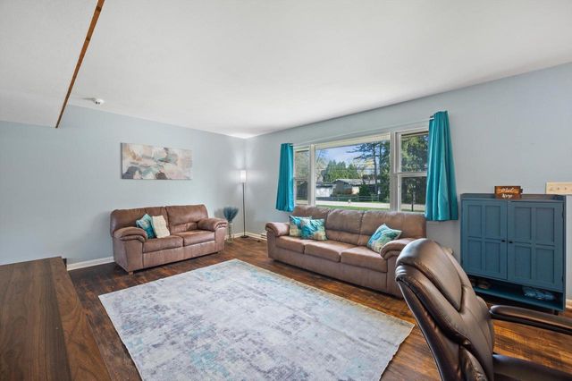 1025 W Riverview DRIVE, Glendale, WI 53209