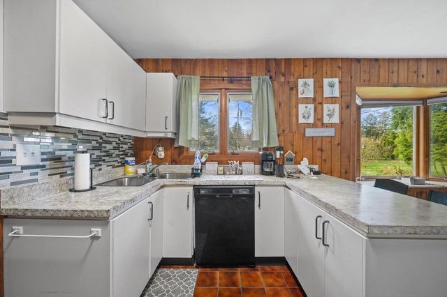 1025 W Riverview DRIVE, Glendale, WI 53209