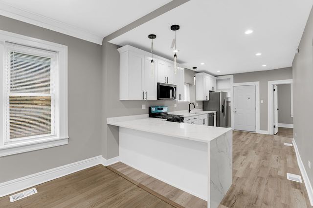 8210 S Justine Street, Chicago, IL 60620