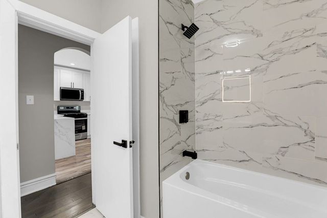 8210 S Justine Street, Chicago, IL 60620