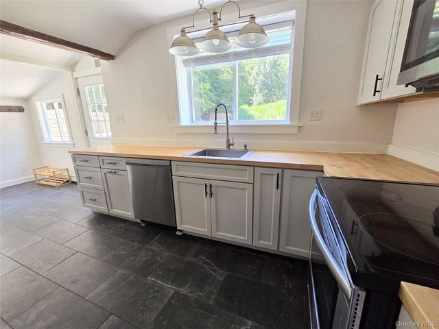 128 Cole Bank Road, Saugerties, NY 12477