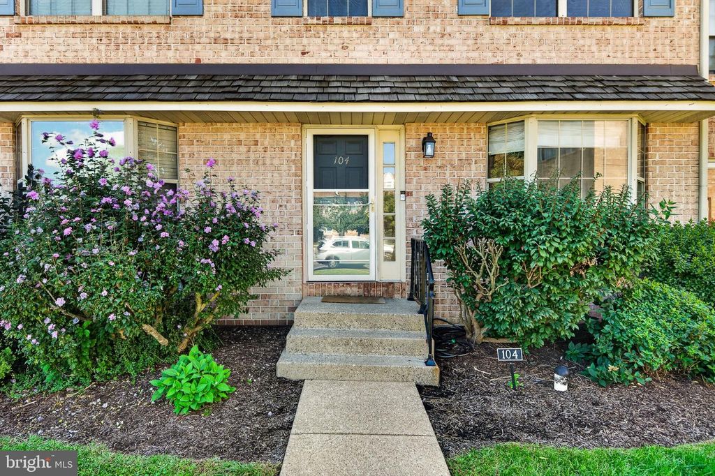 104 SUSAN CONSTANT CT #4, NORRISTOWN, PA 19401 — photo 2