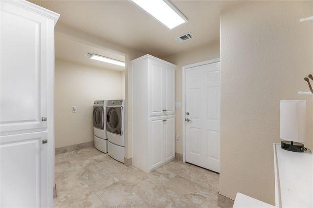 356 Mahan ST, Meadowlakes, TX 78654