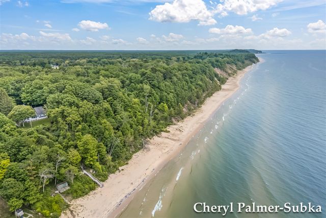 8409 Chuckanut Drive, Montague, MI 49437