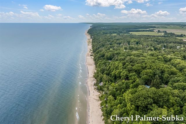 8409 Chuckanut Drive, Montague, MI 49437