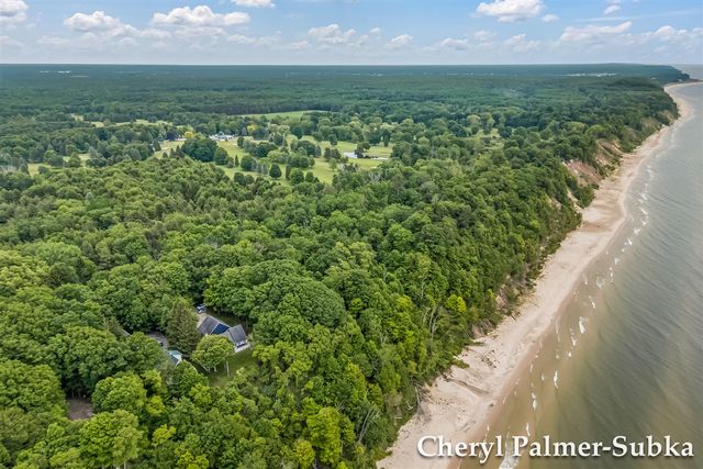 8409 Chuckanut Drive, Montague, MI 49437