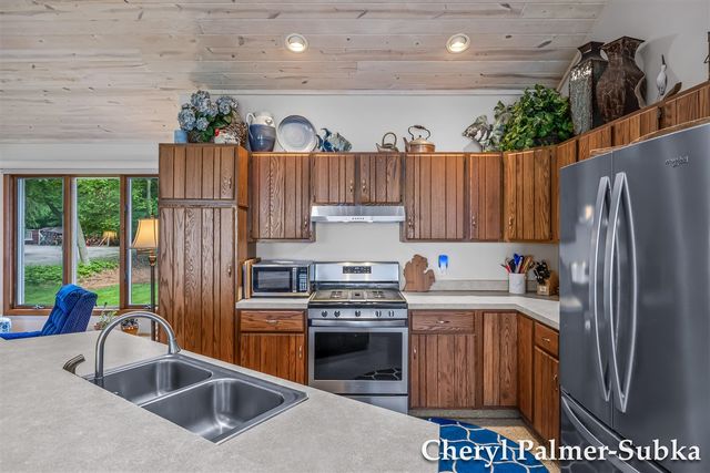 8409 Chuckanut Drive, Montague, MI 49437