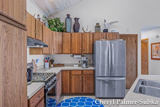 8409 Chuckanut Drive, Montague, MI 49437
