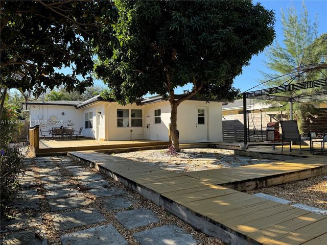 2247 Jackson St, Hollywood, FL 33020