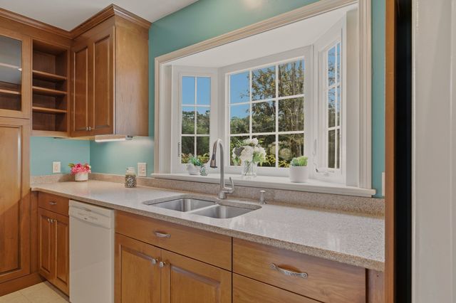 66 Eleanor St, Dartmouth, MA 02747