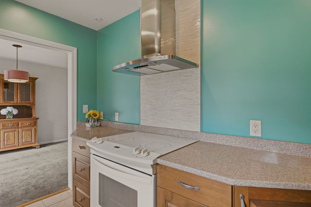 66 Eleanor St, Dartmouth, MA 02747