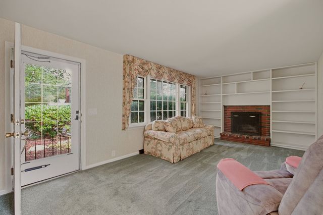 66 Eleanor St, Dartmouth, MA 02747