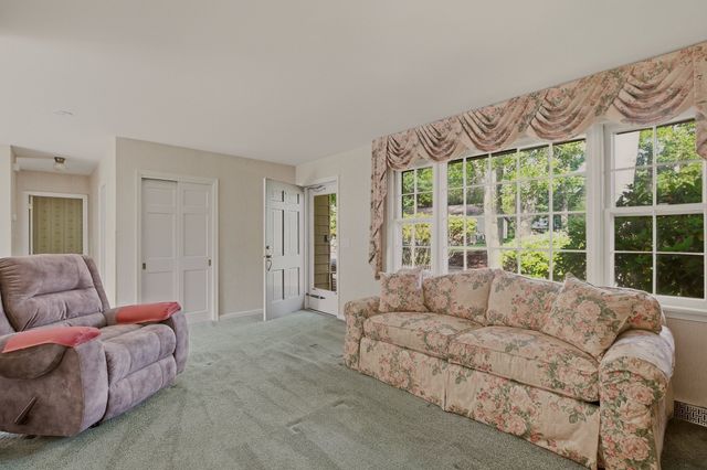 66 Eleanor St, Dartmouth, MA 02747