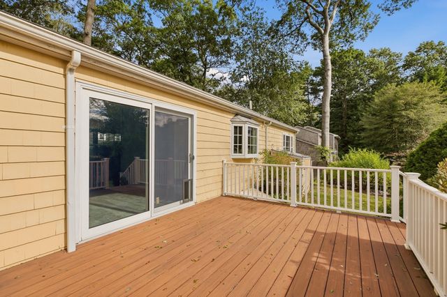 66 Eleanor St, Dartmouth, MA 02747