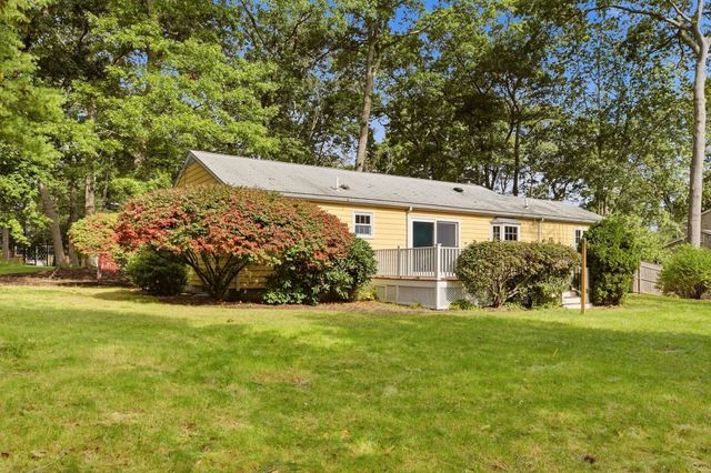 66 Eleanor St, Dartmouth, MA 02747