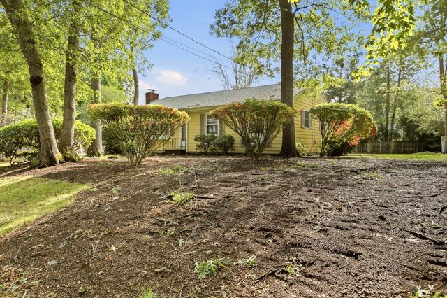 66 Eleanor St, Dartmouth, MA 02747