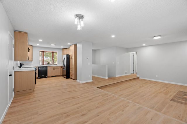 9665 106th Avenue N, Maple Grove, MN 55369