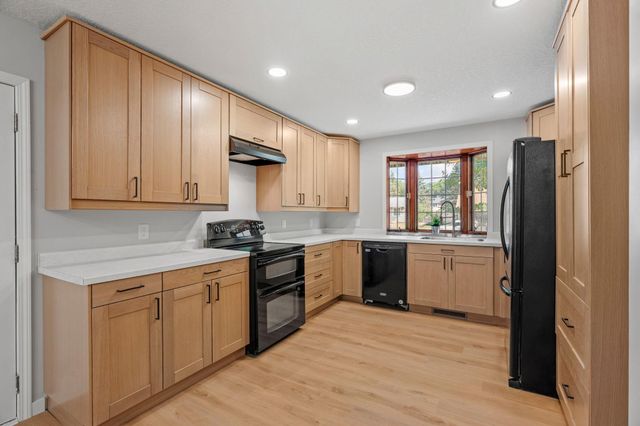 9665 106th Avenue N, Maple Grove, MN 55369