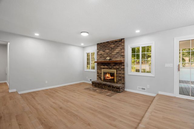 9665 106th Avenue N, Maple Grove, MN 55369