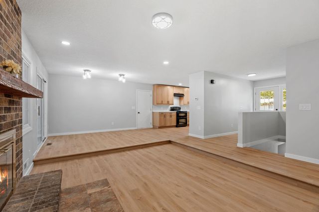 9665 106th Avenue N, Maple Grove, MN 55369