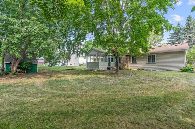 9665 106th Avenue N, Maple Grove, MN 55369