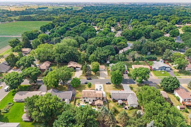 9665 106th Avenue N, Maple Grove, MN 55369