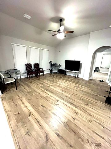 2909 Parkwood Circle, Denton, TX 76226