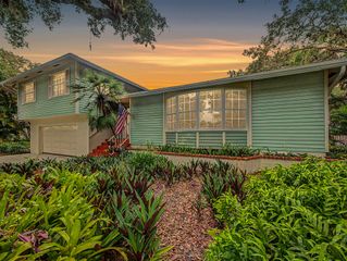 14 Emarita Way, Sewalls Point, FL 34996