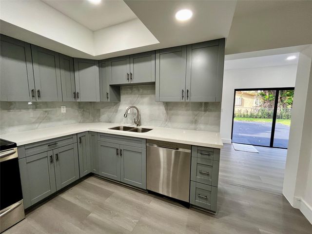 10901 NW 41st Dr, Coral Springs, FL 33065