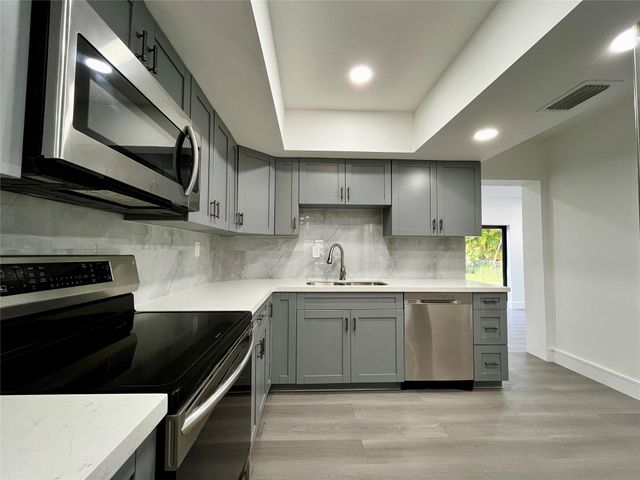 10901 NW 41st Dr, Coral Springs, FL 33065