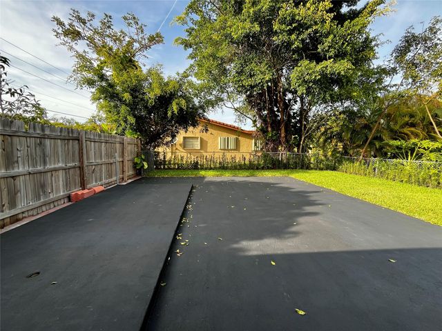 10901 NW 41st Dr, Coral Springs, FL 33065