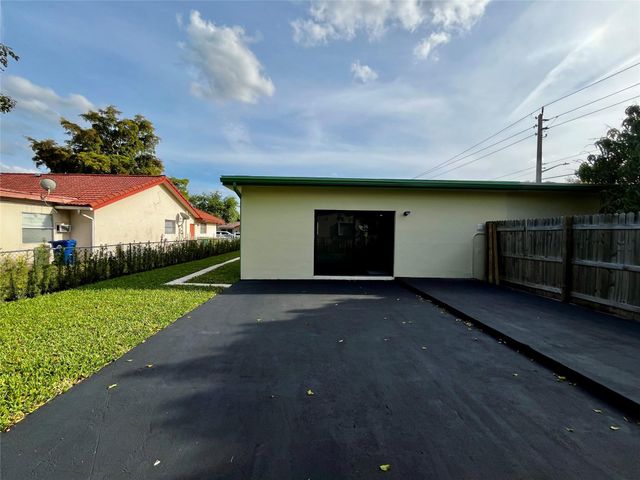 10901 NW 41st Dr, Coral Springs, FL 33065