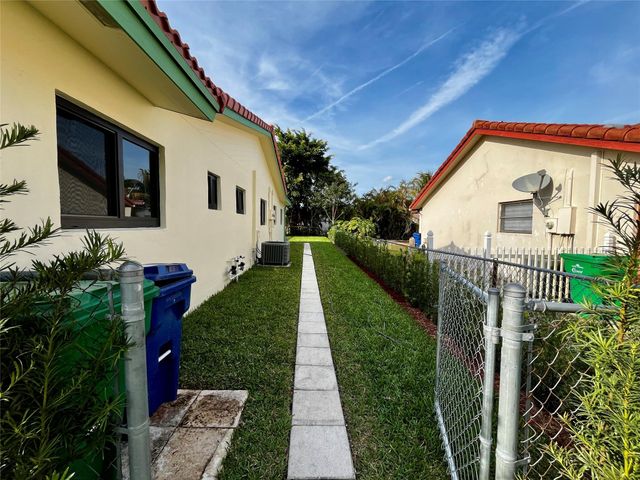 10901 NW 41st Dr, Coral Springs, FL 33065