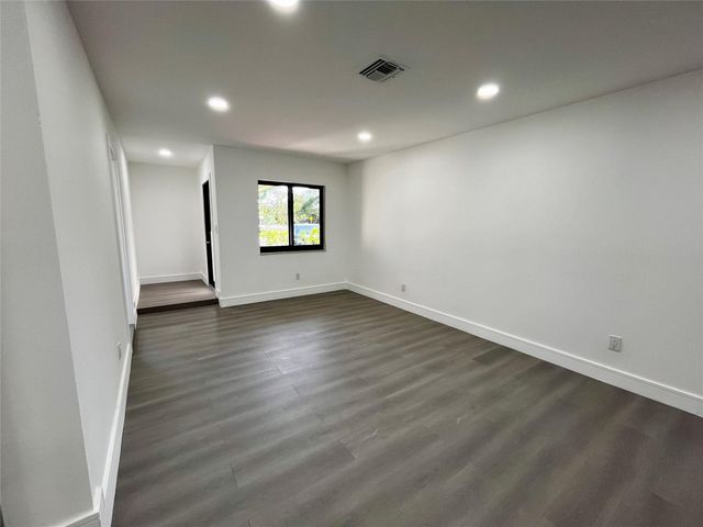 10901 NW 41st Dr, Coral Springs, FL 33065