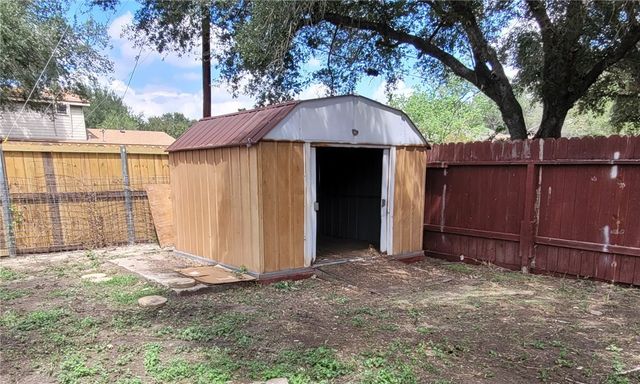 1101 Jefferson, Alice, TX 78332