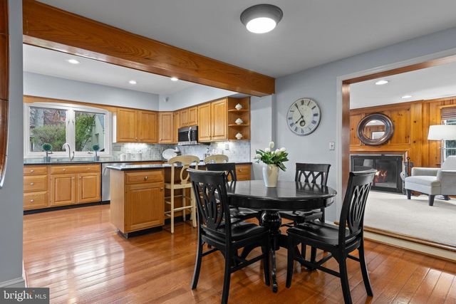421 SAINT DAVIDS RD, Wayne, PA 19087